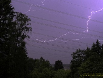 2021/06 Blitze in der Nacht Aufnahme von einem Blitz in der Nacht vom 4. Juni 2021 Nikon D750, Samyang 20mm, f/11, 3 Sekunden, ISO 200 Aufnahmeort/-datum: Wildsachsen / Juni 2021