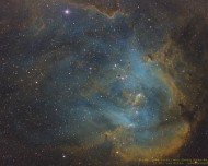 2022/04 IC 2944 Lambda Centauri Nebel (Running Chicken Nebula) IC 2944 Lambda Centauri Nebel (engl. auch Running Chicken Nebula) ist ein Emissionsnebel mit eingebettetem Sternhaufen im Sternbild Zentaur am Südsternhimmel....