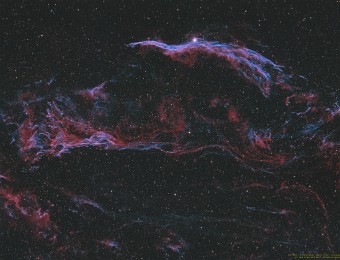 2021/06 NGC 6960 & Co - Schleiernebel/Cirrusnebel Der Schleiernebel (auch Cissurnebel genannt) besteht aus diversen Objekten, die katalogisiert sind. NGC 6960 (bekannt als Sturmvogel), ist das markante Filament...