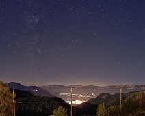 2018/09 Panorama Bozen mit Milchstraße im Hintergrund Nikon D750, Samyang 20mm, 8 Sek., f/1,8 Mosaik aus 8 Bildern Im Hintergrund ist die Milchstraße zu erkennen. Aufgenommen von den Wolfsgruben aus...