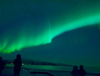 2017/11 Polarlicht bei Sandland Nikon D5100, Tamron 18 mm, f/3.5, 4 Sek., ISO 3200 Eine unglaubliche Lichtershow wurde an diesem Abend auf dem Bug der MS Finnmarken bei Sandland/Norwegen...